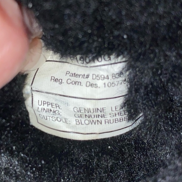 UGG Black Classic Short II #5825 Sheepskin Boots Size 6 - Picture 4 of 14